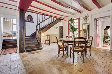Escalier et espace commun du Château de Juvardeil